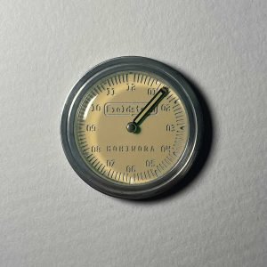 Original-I-Ocre Store: Each Fieldstand display is oil-filled, hermetically sealed, and handcrafted for clarity and precision—interchangeable through the patented Mohinora system.